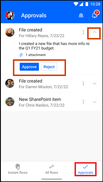 Captura de pantalla de les sol·licituds d'aprovació a l'aplicació Power Automate mòbil, amb els botons Aprovar i Rebutjar per a una sol·licitud.