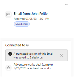 Screenshot der Karte „Verbunden mit“ in Copilot für Vertrieb, die zeigt, dass eine in Salesforce gespeicherte E-Mail abgeschnitten wurde.