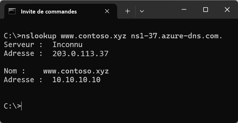 Capture d’écran montrant une fenêtre d’invite de commandes avec une commande nslookup et des valeurs pour Serveur, Adresse, Nom et Adresse.