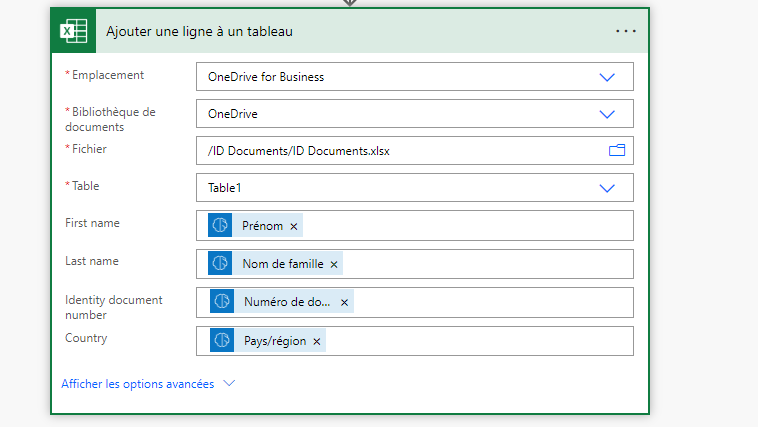 Capture d’écran d’un connecteur Ajouter une ligne dans un tableau rempli dans une étape d’extraction d’informations déclenchée manuellement dans un flux.