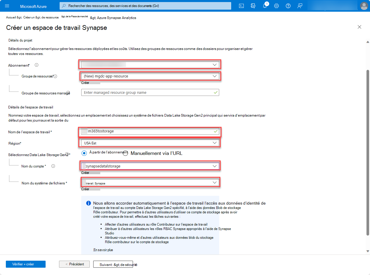 Capture d’écran de la page Azure Synapse Analytics avec les champs affichés avec les valeurs entrées et Vérifier et créer mises en évidence.