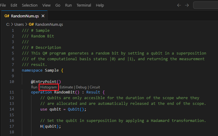 Cuplikan layar file Q# di Visual Studio Code memperlihatkan tempat menemukan lensa kode dengan perintah histogram.